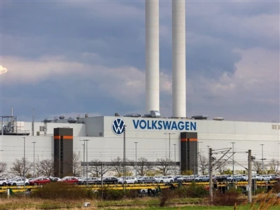 Faktori Alman Volkswagen a sispann pwodiksyon akòz echèk IT