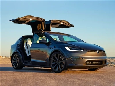 Tesla te redwi pri li yo