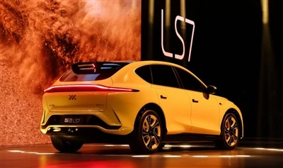 Mete yon dosye istorik: IM Motors Oktòb Komèsyal Chif Devwale
