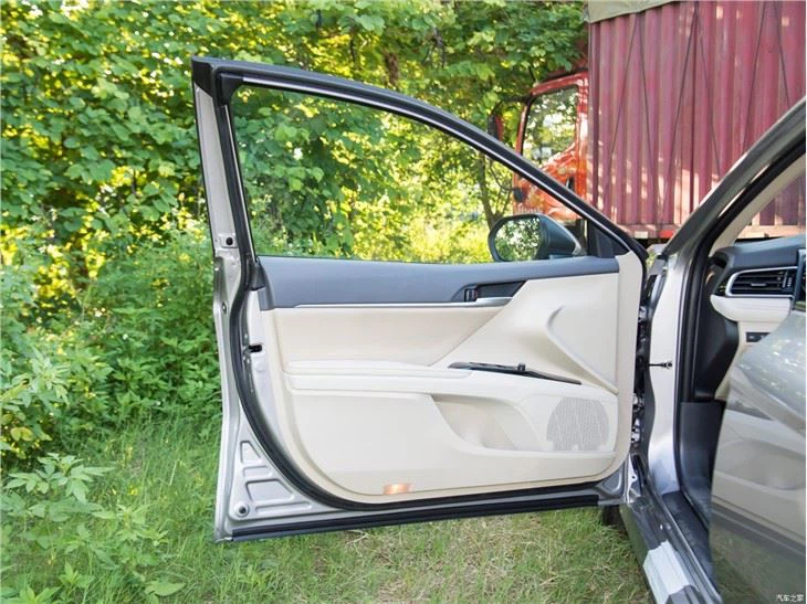 TOYOTA CAMRY 2.5HE