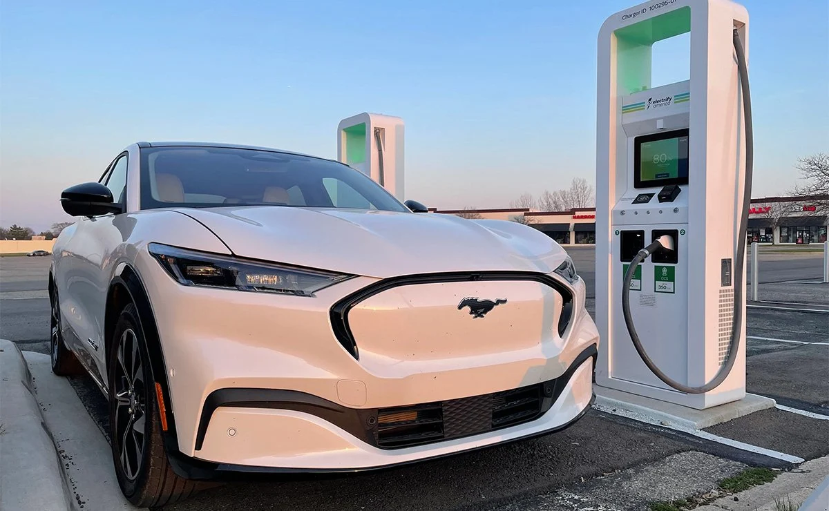Tesla dirije kòm anrejistreman veyikil elektrik ameriken yo bese 25% an fevri...