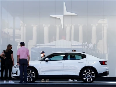 Komèsyal Q3 Polestar a tonbe pa 14%, Sibi Revizyon Estratejik