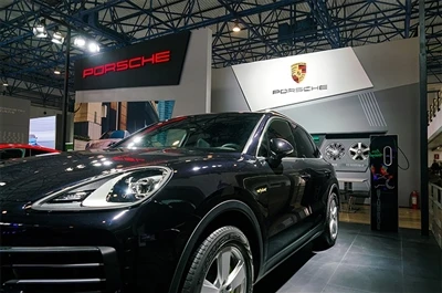 Porsche elaji ekip R&D nan Lachin, ajoute Depatman Kondwi Entelijan ak Kabin