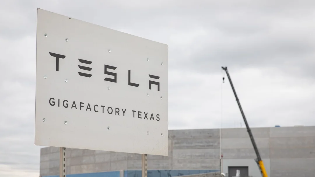 Faktori Tesla nan Texas te swadizan dechaje dlo ize toksik nan sistèm egou